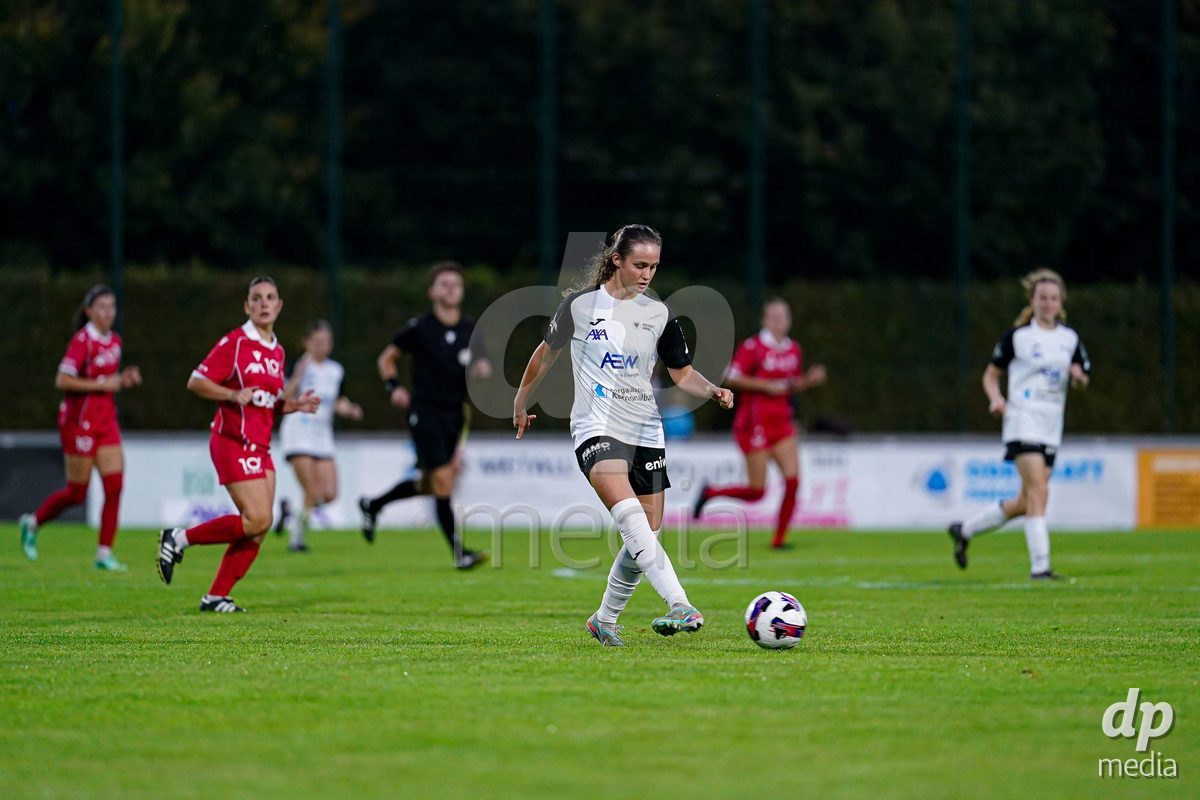 RAPPERSWIL, SWITZERLAND - OCTOBER 3: Martina Cocino of FC Aarau Frauen controls the ball during the AXA Women's Super League match between FC Rapperswil-Jona and FC Aarau Frauen at Grunfeld on October 3, 2026 in Rapperswil, Switzerland.