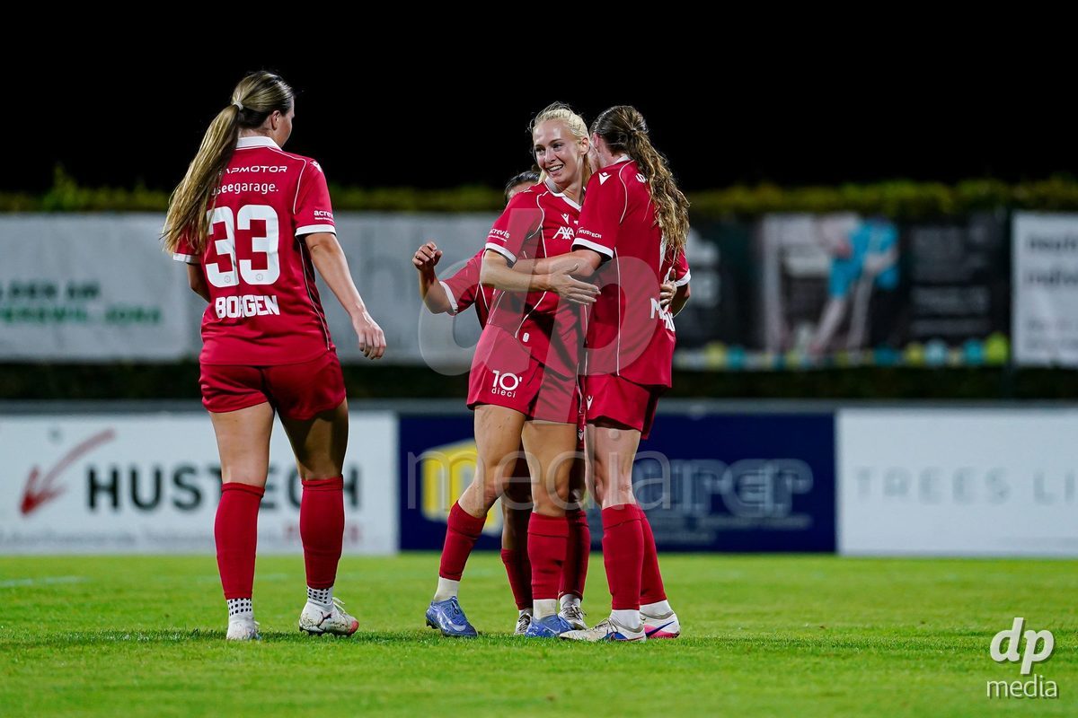 RAPPERSWIL, SWITZERLAND - OCTOBER 3: Leyla Mcfarland of FC Rapperswil-Jona celebrating with team after scoring penalty during the AXA Women's Super League match between FC Rapperswil-Jona and FC Aarau Frauen at Grunfeld on October 3, 2026 in Rapperswil, Switzerland.