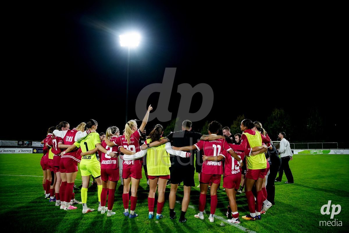 RAPPERSWIL, SWITZERLAND - OCTOBER 3: Players of FC Rapperswil-Jona celebrating after winning the AXA Women's Super League match between FC Rapperswil-Jona and FC Aarau Frauen at Grunfeld on October 3, 2026 in Rapperswil, Switzerland.