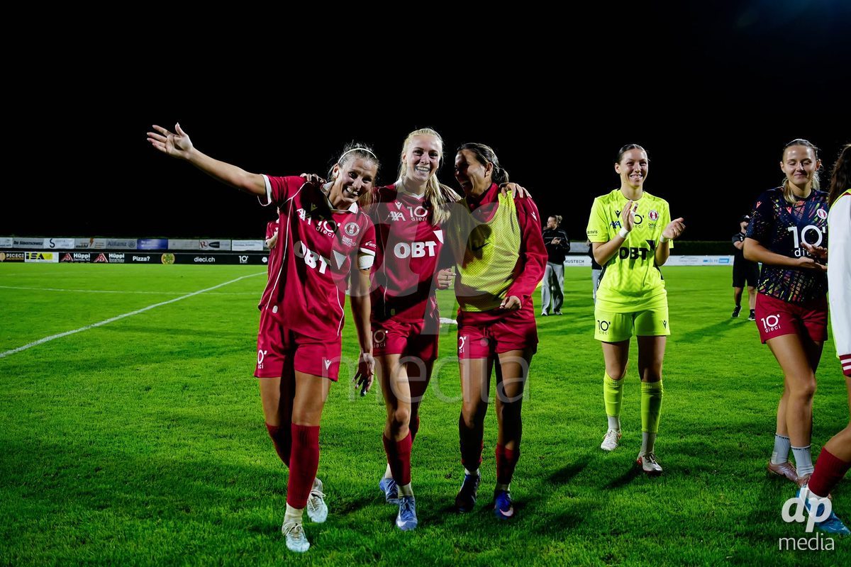 RAPPERSWIL, SWITZERLAND - OCTOBER 3: Players of FC Rapperswil-Jona celebrating after winning the AXA Women's Super League match between FC Rapperswil-Jona and FC Aarau Frauen at Grunfeld on October 3, 2026 in Rapperswil, Switzerland.