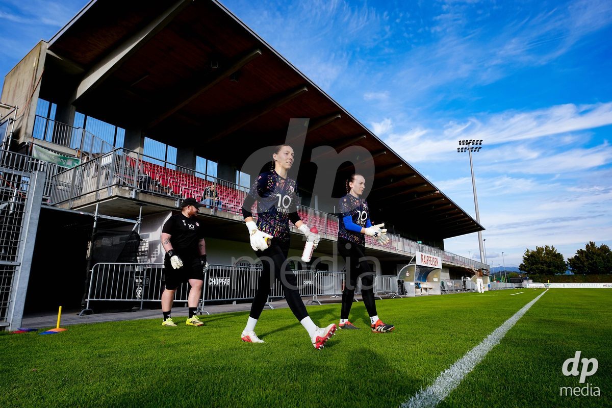 RAPPERSWIL, SWITZERLAND - OCTOBER 3: Players of FC Rapperswil-Jona warming up during the AXA Women's Super League match between FC Rapperswil-Jona and FC Aarau Frauen at Grunfeld on October 3, 2026 in Rapperswil, Switzerland.