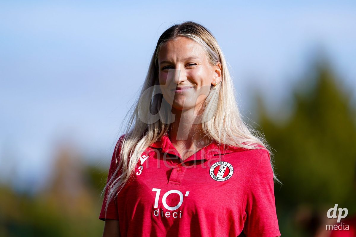RAPPERSWIL, SWITZERLAND - OCTOBER 3: Players of FC Rapperswil-Jona arrival prior to the AXA Women's Super League match between FC Rapperswil-Jona and FC Aarau Frauen at Grunfeld on October 3, 2026 in Rapperswil, Switzerland.