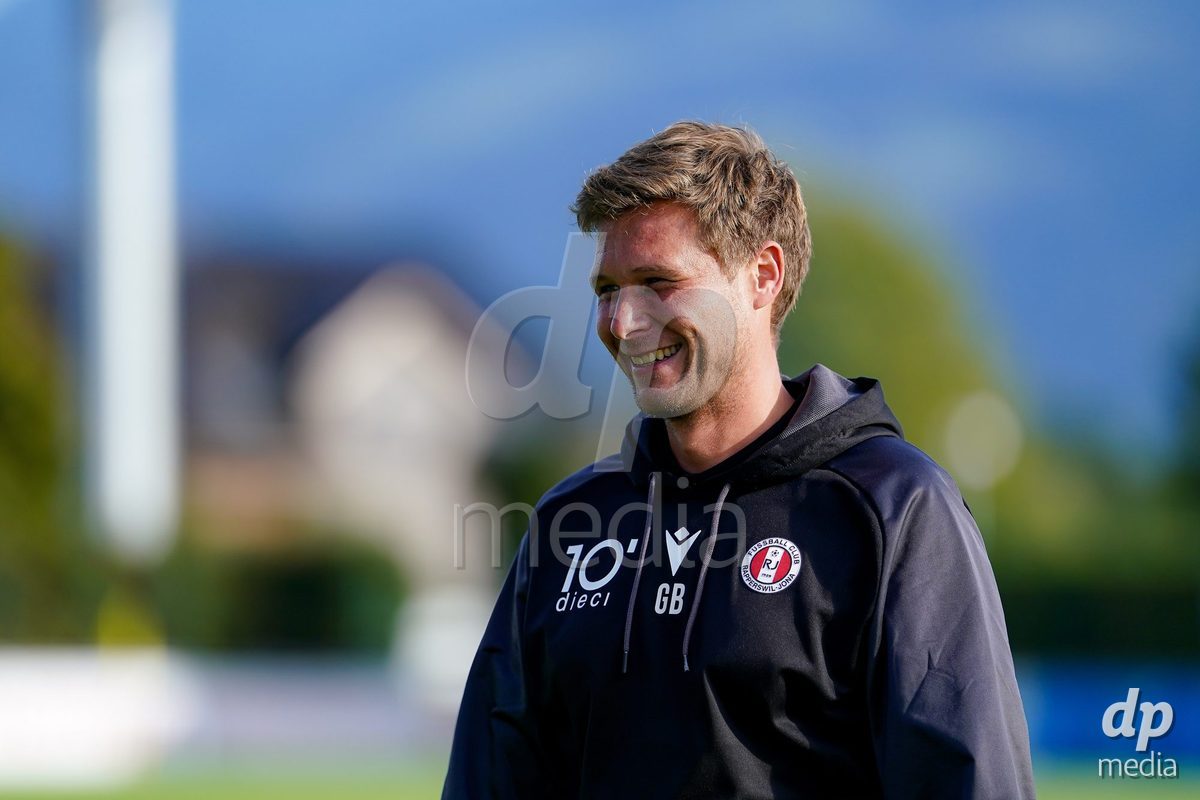 RAPPERSWIL, SWITZERLAND - OCTOBER 3: Gerold Bisig, Head Coach of FC Rapperswil-Jona, prior to the AXA Women's Super League match between FC Rapperswil-Jona and FC Aarau Frauen at Grunfeld on October 3, 2026 in Rapperswil, Switzerland.