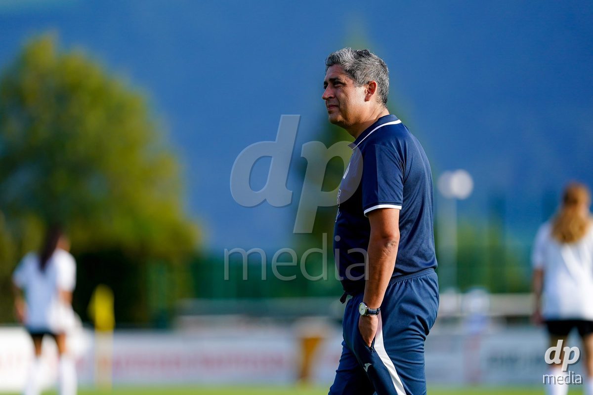 RAPPERSWIL, SWITZERLAND - OCTOBER 3: Eduardo Barrera (Head Coach FC Aarau Frauen) during the AXA Women's Super League match between FC Rapperswil-Jona and FC Aarau Frauen at Grunfeld on October 3, 2026 in Rapperswil, Switzerland.