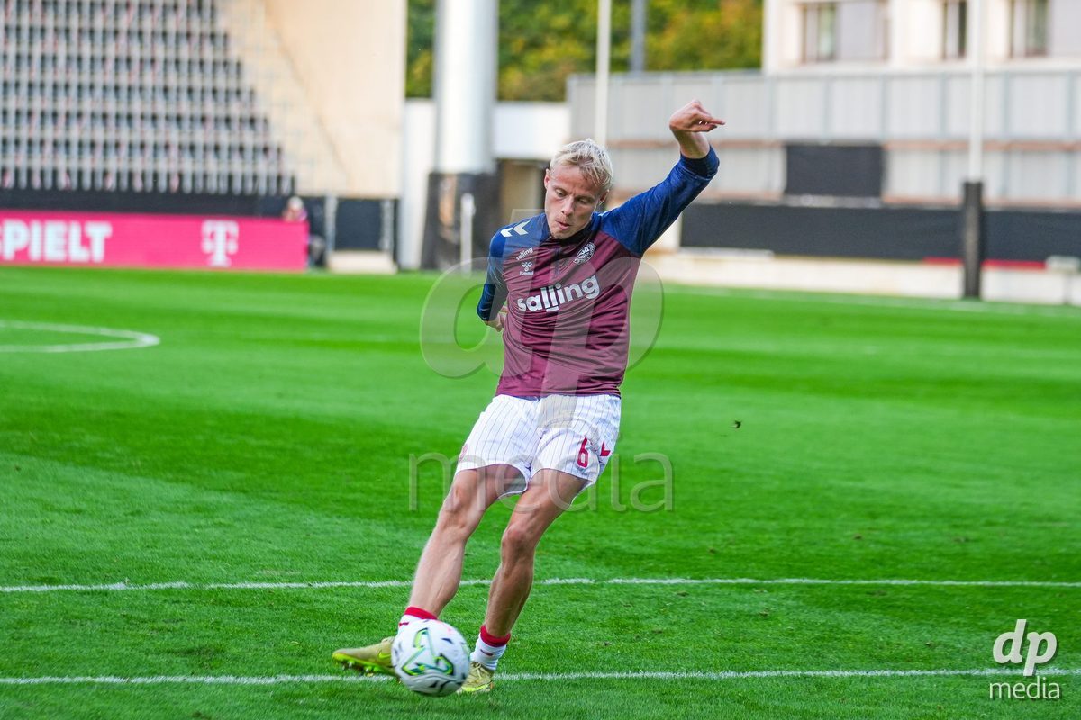 VIENNA, AUSTRIA - OCTOBER 2: Oscar Hojlund (Dänemark U21, 6) during the UEFA European Qualifiers match between Austria U21 and Denmark U21 at Wiener Sport-Club Stadion on October 2, 2026 in Vienna, Austria.