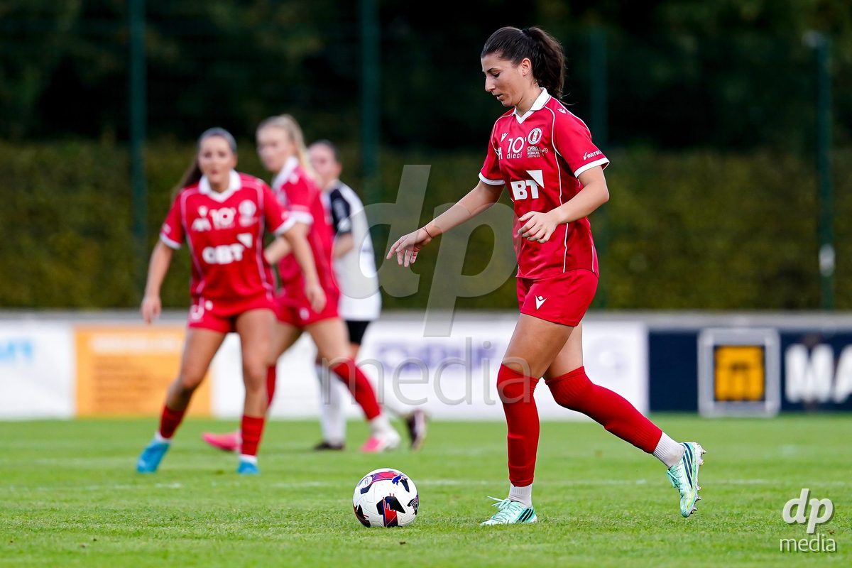 RAPPERSWIL, SWITZERLAND - OCTOBER 3: Zdravka Petrova Parapunova of FC Rapperswil-Jona controls the ball during the AXA Women's Super League match between FC Rapperswil-Jona and FC Aarau Frauen at Grunfeld on October 3, 2026 in Rapperswil, Switzerland.
