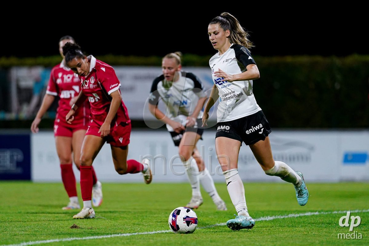 RAPPERSWIL, SWITZERLAND - OCTOBER 3: Celia Hofer of FC Aarau Frauen (R) controls the ball during the AXA Women's Super League match between FC Rapperswil-Jona and FC Aarau Frauen at Grunfeld on October 3, 2026 in Rapperswil, Switzerland.