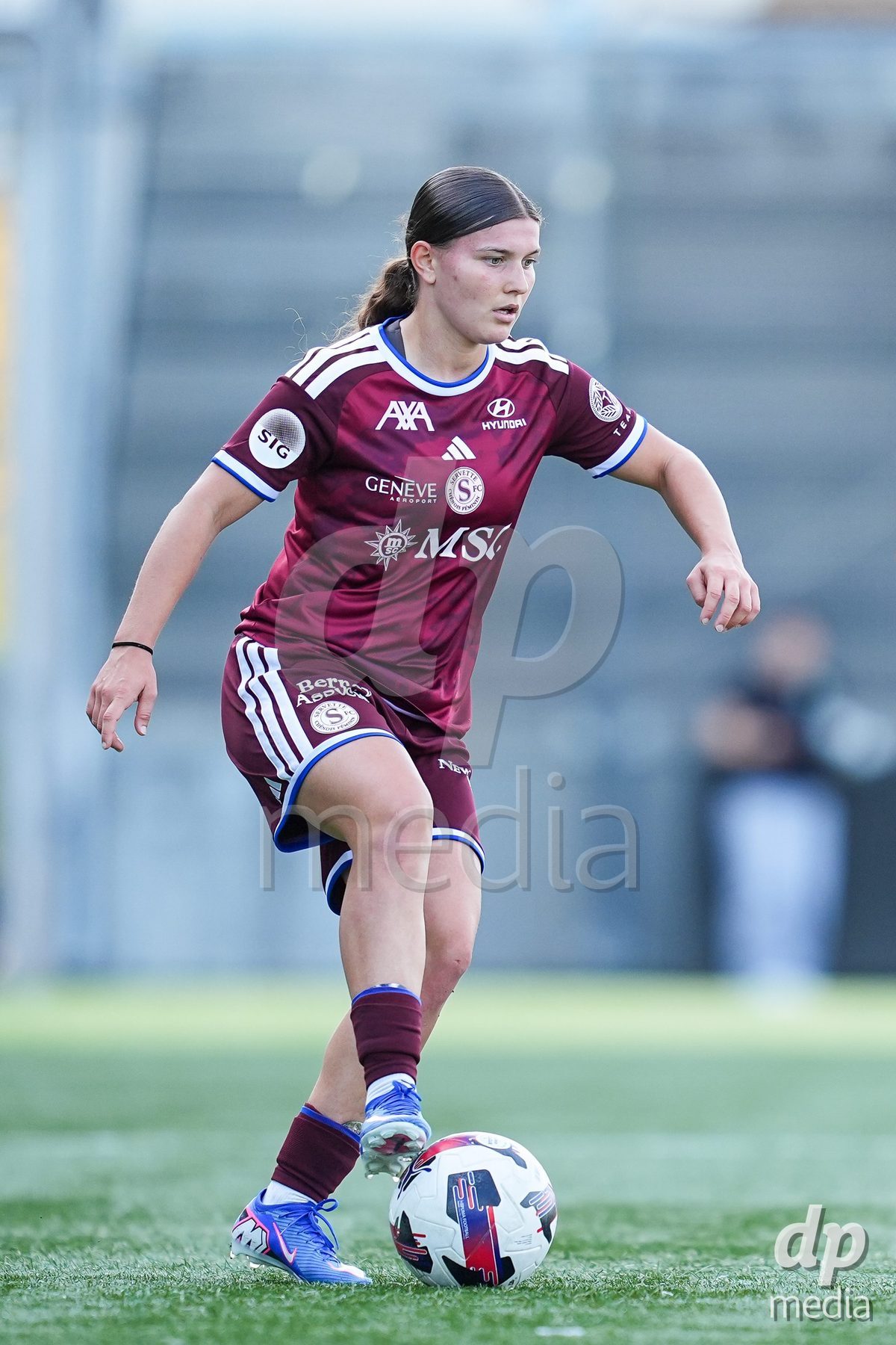 WIL, SWITZERLAND - OCTOBER 4: Chiara Wallin of Servette FC Chenois Feminin controls the ball during the AXA Women's Super League match between FC St. Gallen 1879 and Servette FC Chenois Feminin at Lidl Sportpark on October 4, 2026 in Wil, Switzerland.