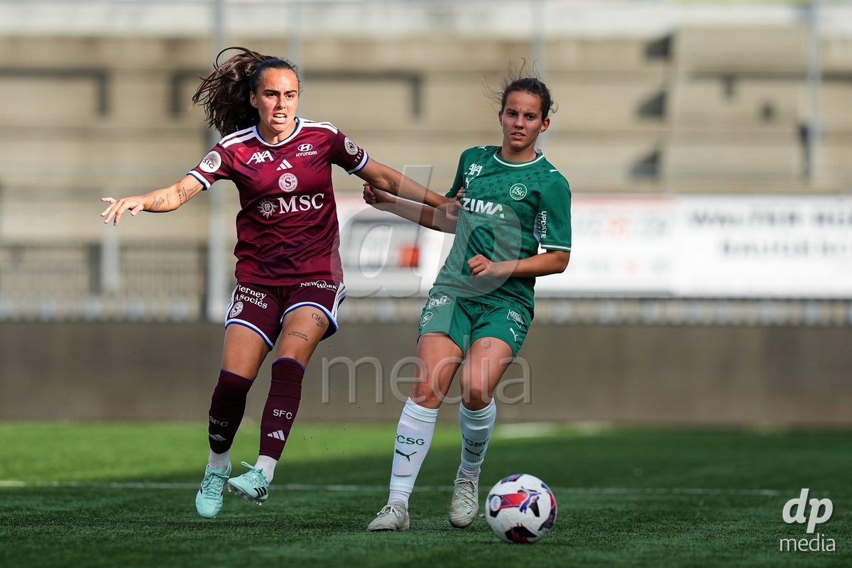 WIL, SWITZERLAND - OCTOBER 4: Joana Gaspar Da Silva Marchao of Servette FC Chenois Feminin (L) and Yael Aeberhard of FC St. Gallen (R) battle for the ball (duel) during the AXA Women's Super League match between FC St. Gallen 1879 and Servette FC Chenois Feminin at Lidl Sportpark on October 4, 2026 in Wil, Switzerland.