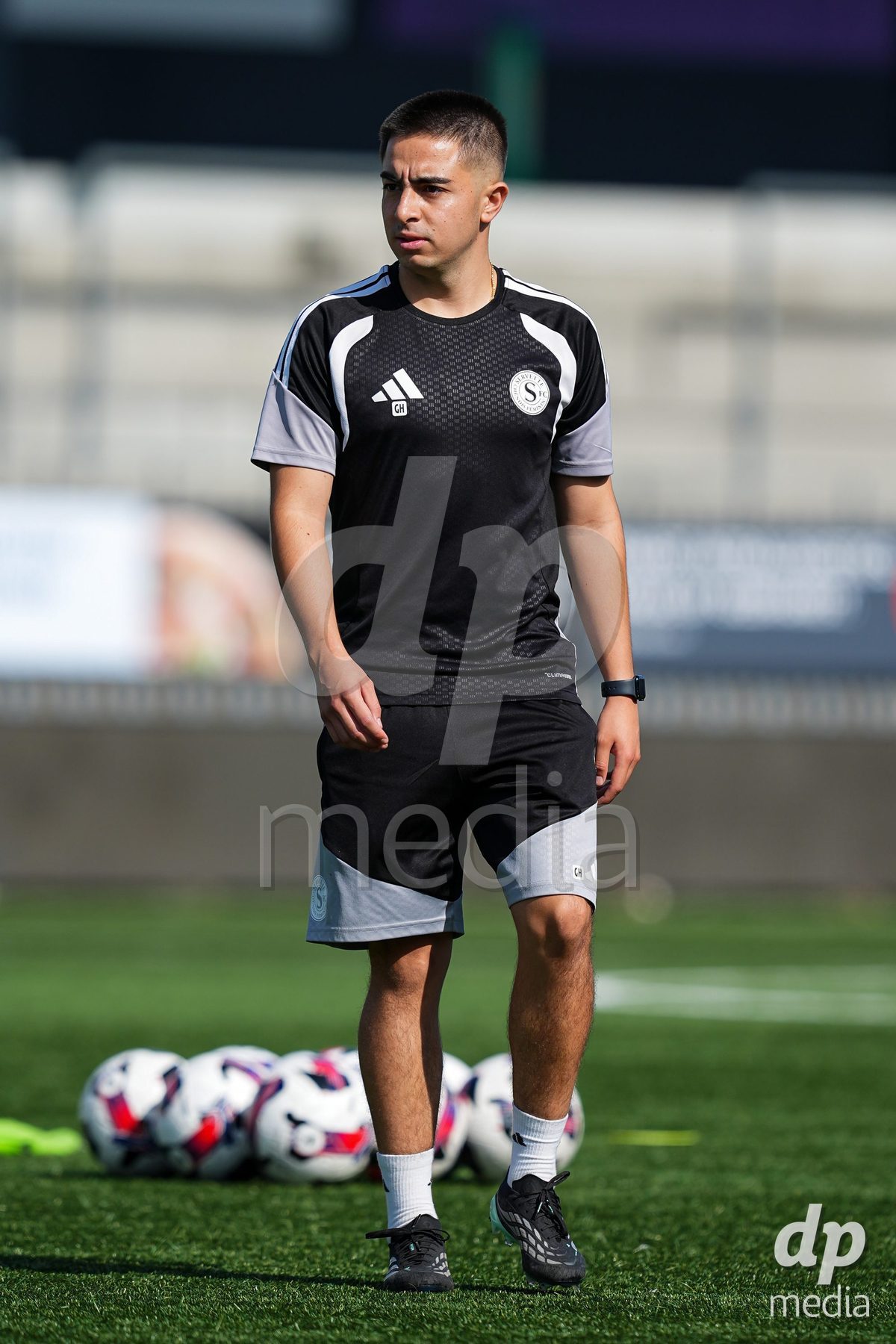 WIL, SWITZERLAND - OCTOBER 4: Kitman Guillermo Herrera of Servette during the AXA Women's Super League match between FC St. Gallen 1879 and Servette FC Chenois Feminin at Lidl Sportpark on October 4, 2026 in Wil, Switzerland.