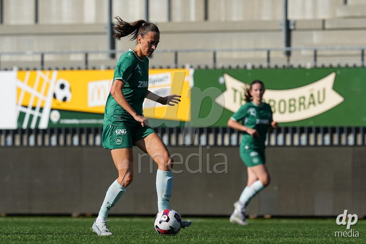 WIL, SWITZERLAND - OCTOBER 4: Jana Brunner of FC St. Gallen passes the ball during the AXA Women's Super League match between FC St. Gallen 1879 and Servette FC Chenois Feminin at Lidl Sportpark on October 4, 2026 in Wil, Switzerland.
