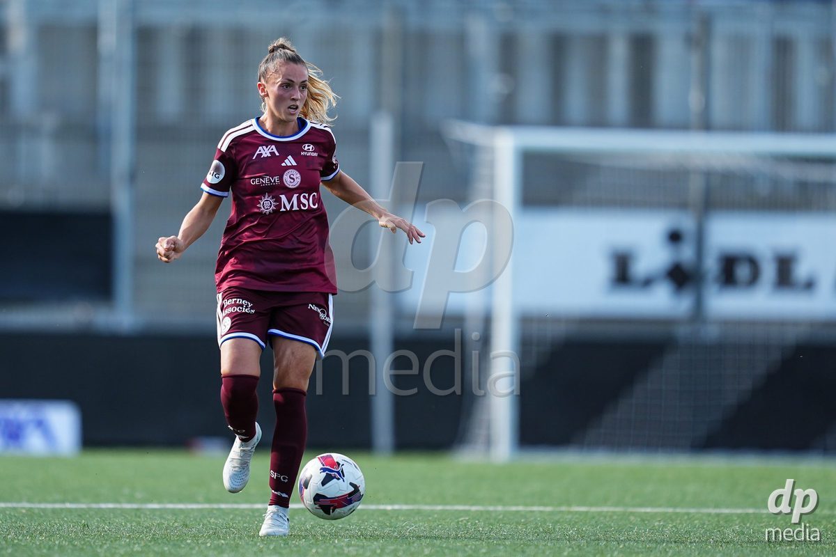 WIL, SWITZERLAND - OCTOBER 4: Amanda Chaney of Servette FC Chenois Feminin controls the ball during the AXA Women's Super League match between FC St. Gallen 1879 and Servette FC Chenois Feminin at Lidl Sportpark on October 4, 2026 in Wil, Switzerland.
