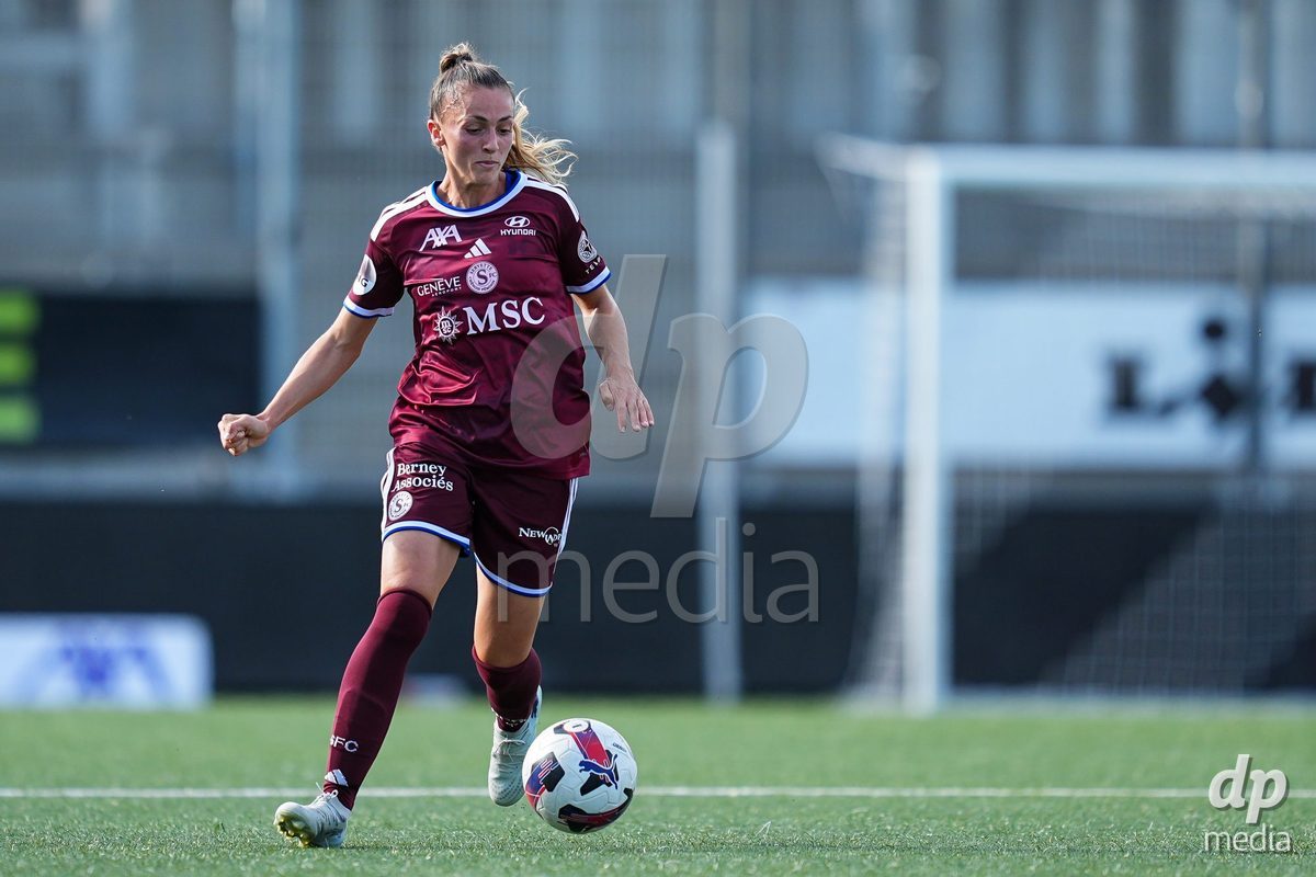 WIL, SWITZERLAND - OCTOBER 4: Amanda Chaney of Servette FC Chenois Feminin controls the ball during the AXA Women's Super League match between FC St. Gallen 1879 and Servette FC Chenois Feminin at Lidl Sportpark on October 4, 2026 in Wil, Switzerland.