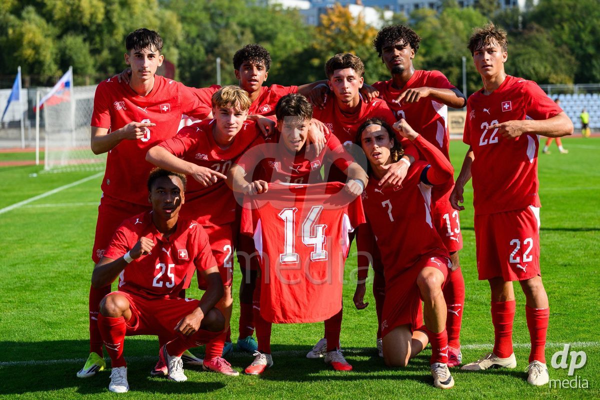 USTI NAD LABEM, CZECH REPUBLIC - OCTOBER 3: Playersi of Switzerland celebrates a penalty goal with the injured player's jersey Silvio Iuliano dduring warm up before the International Friendly match between Slovakia and Switzerland on October 3, 2026 in Ustí nad Labem, Czech Republic.