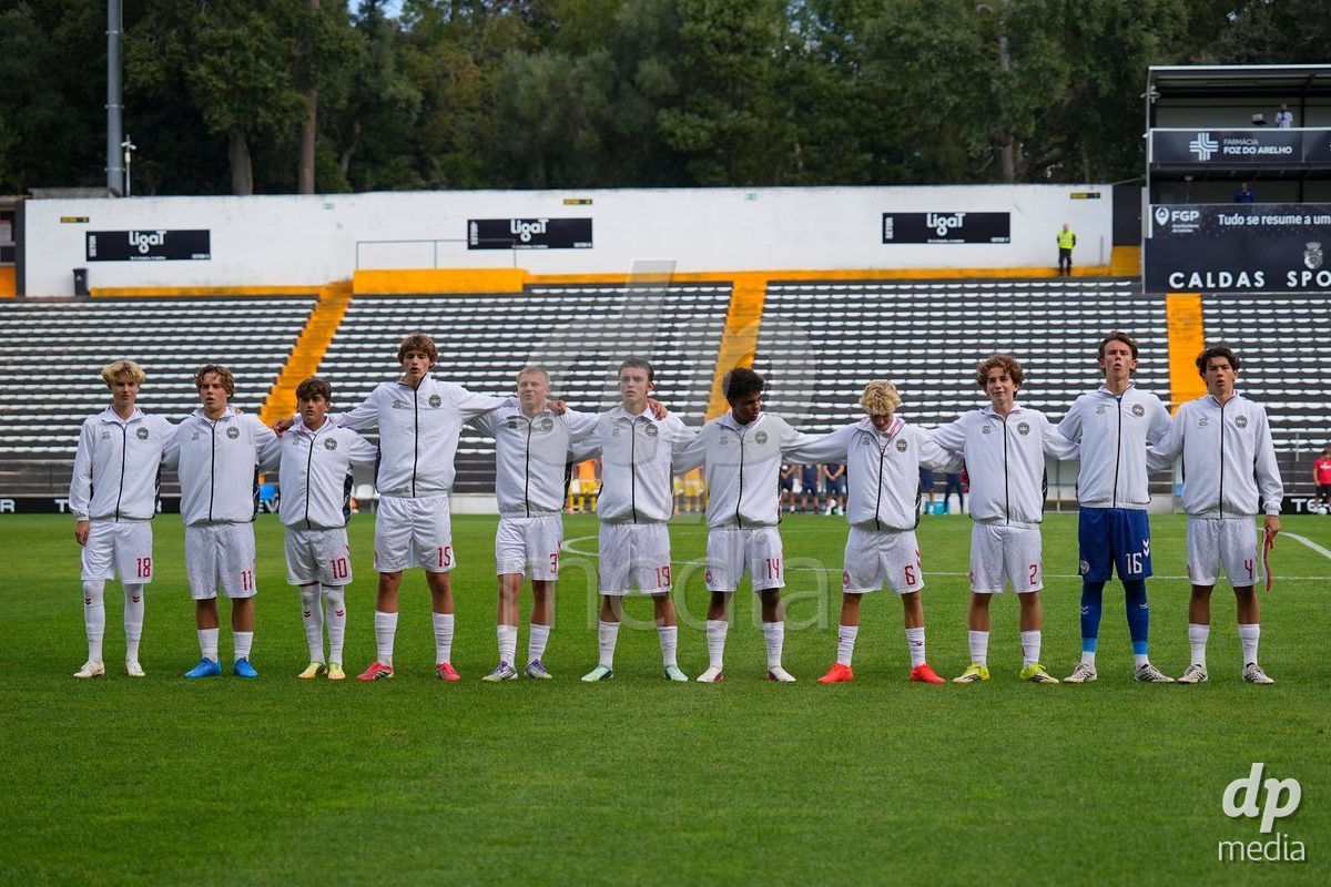 CALDAS DA RAINHA, PORTUGAL - OCTOBER 6: Denmark players lines up before the International Friendly match between Romania U16 and Denmark U16 at Campo da Mata on October 6, 2026 in Caldas da Rainha, Portugal.