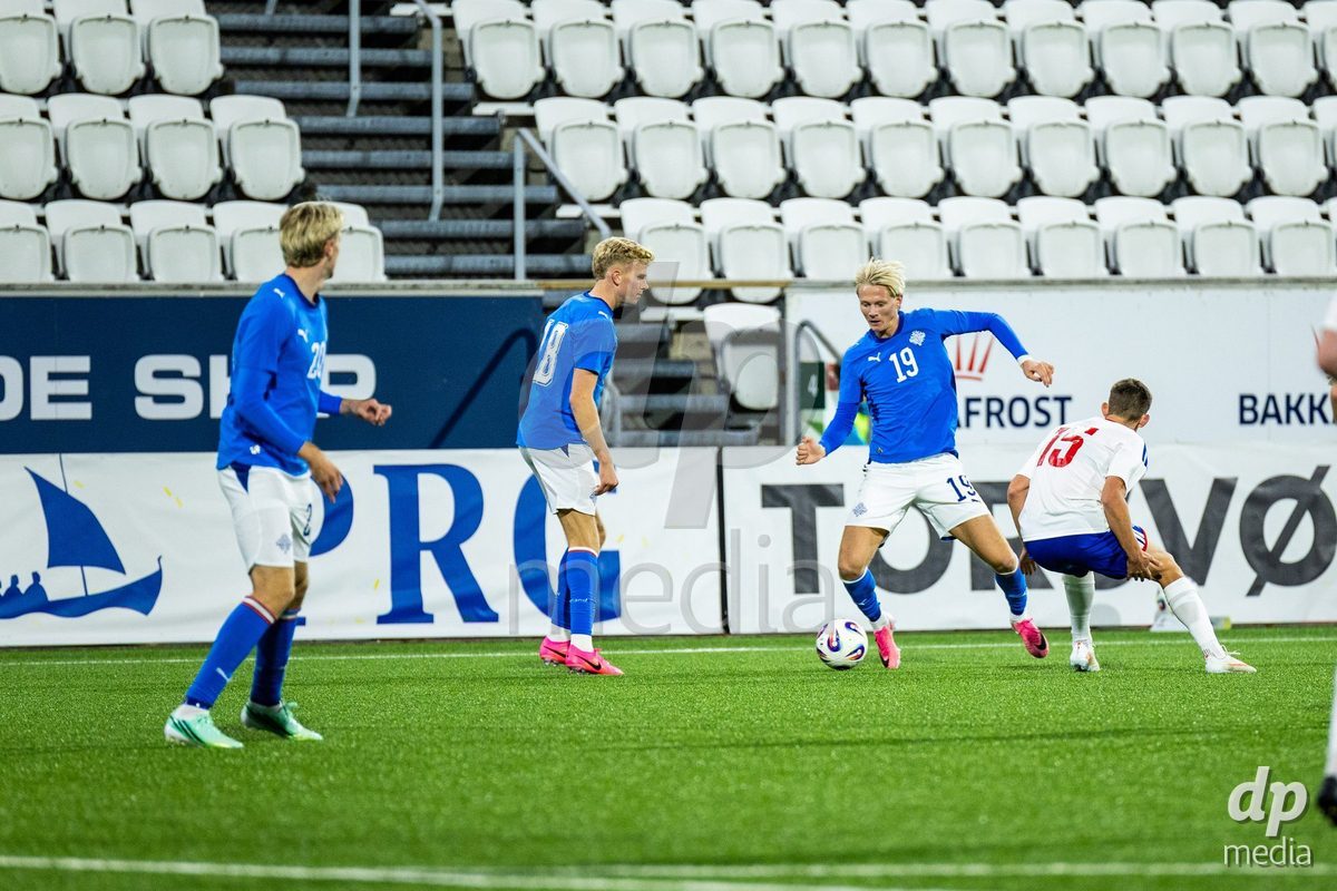 TORSHAVN, FAROE ISLANDS - OCTOBER 6: Island players during the UEFA European Qualifiers match between Faroe Islands U21 and Iceland U21 at Torsvollur on October 6, 2026 in Torshavn, Faroe Islands.