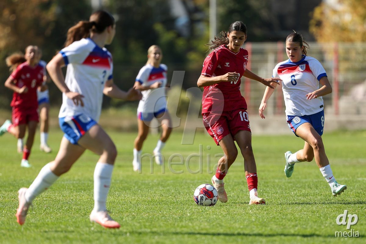 KAKANJ, BOSNIA AND HERZEGOVINA - OCTOBER 7: Mila Bischoff of Denmark and Kyri Teer-Hutchins of England during the UEFA Womens European Under-19 Qualifier match between England and Denmark at Mladost Stadium on October 7, 2026 in Kakanj, Bosnia and Herzegovina.