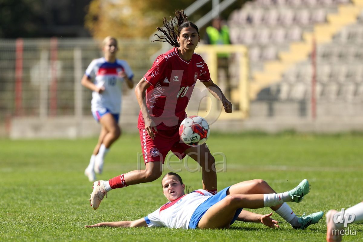 KAKANJ, BOSNIA AND HERZEGOVINA - OCTOBER 7: Mila Bischoff of Denmark and Kyri Teer-Hutchins of England during the UEFA Womens European Under-19 Qualifier match between England and Denmark at Mladost Stadium on October 7, 2026 in Kakanj, Bosnia and Herzegovina.