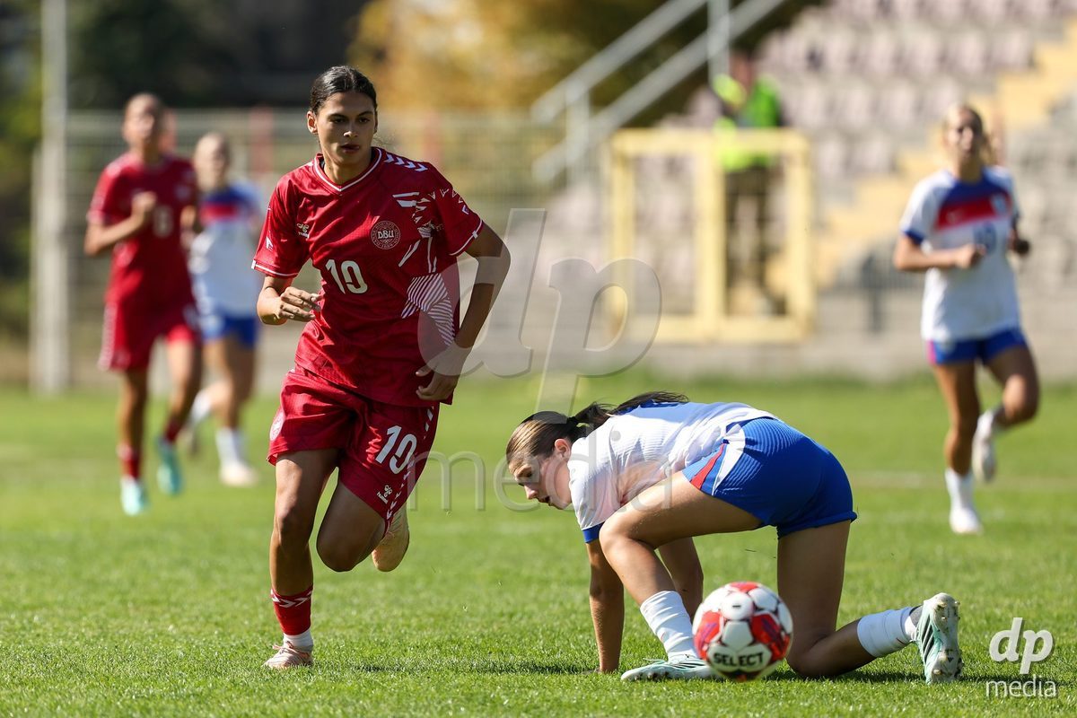 KAKANJ, BOSNIA AND HERZEGOVINA - OCTOBER 7: Mila Bischoff of Denmark and Kyri Teer-Hutchins of England during the UEFA Womens European Under-19 Qualifier match between England and Denmark at Mladost Stadium on October 7, 2026 in Kakanj, Bosnia and Herzegovina.