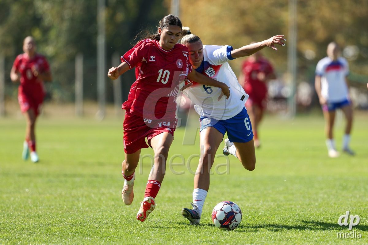 KAKANJ, BOSNIA AND HERZEGOVINA - OCTOBER 7: Mila Bischoff of Denmark and Zara Bailey Od England during the UEFA Womens European Under-19 Qualifier match between England and Denmark at Mladost Stadium on October 7, 2026 in Kakanj, Bosnia and Herzegovina.