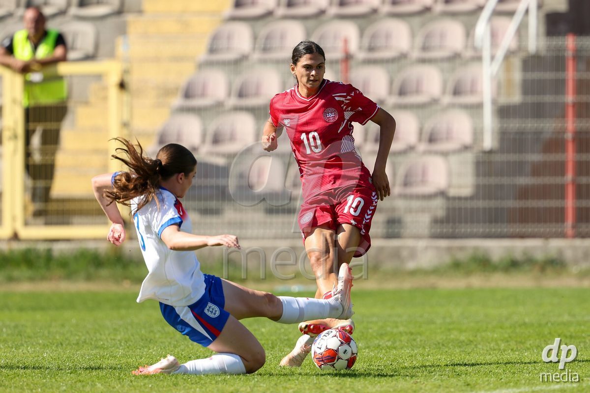 KAKANJ, BOSNIA AND HERZEGOVINA - OCTOBER 7: Katie Scott of England and Mila Bischoff of Denmark during the UEFA Womens European Under-19 Qualifier match between England and Denmark at Mladost Stadium on October 7, 2026 in Kakanj, Bosnia and Herzegovina.