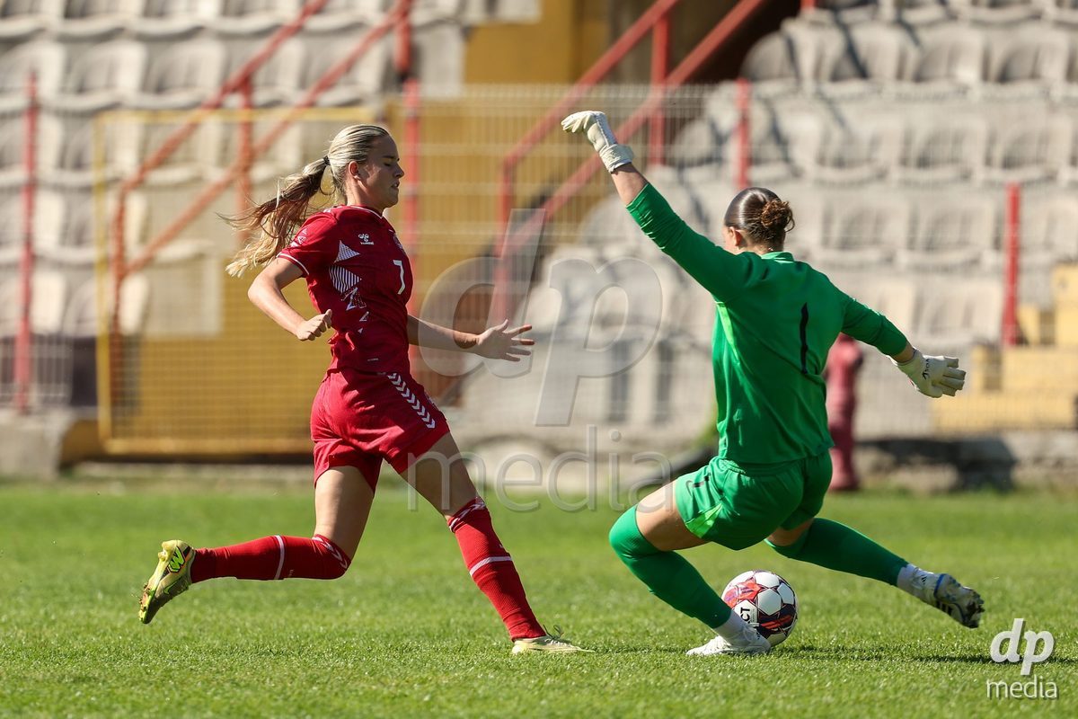 KAKANJ, BOSNIA AND HERZEGOVINA - OCTOBER 7: Nellie Mulvad Gejel of Denmark and Sophie Jackson of England during the UEFA Womens European Under-19 Qualifier match between England and Denmark at Mladost Stadium on October 7, 2026 in Kakanj, Bosnia and Herzegovina.