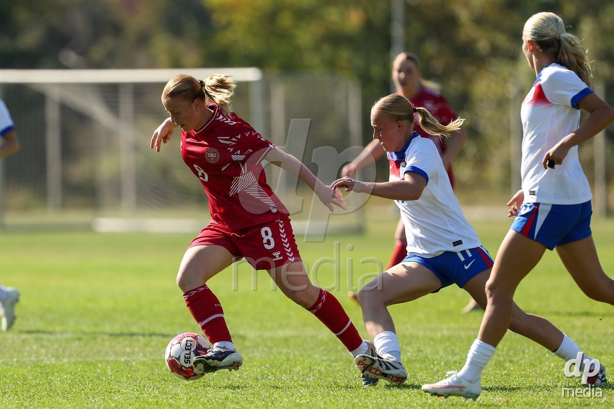 KAKANJ, BOSNIA AND HERZEGOVINA - OCTOBER 7: Alberte Mott of Denmark and Phoebe De Bohan of England during the UEFA Womens European Under-19 Qualifier match between England and Denmark at Mladost Stadium on October 7, 2026 in Kakanj, Bosnia and Herzegovina.