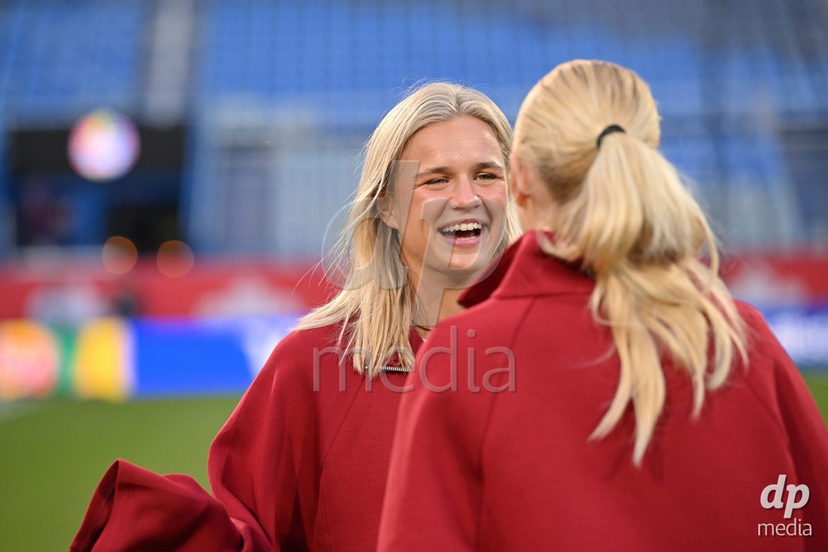MONTREAL, CANADA - OCTOBER 9: Players of Denmark arrive at the venue prior to the International Women's Friendly football match between Canada and Denmark at Stade Saputo on October 9, 2026 in Montreal, Canada.