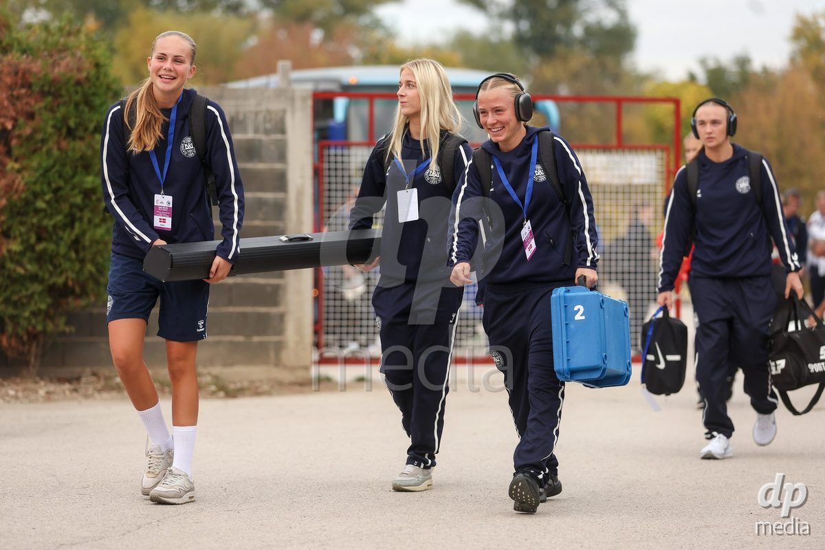 KAKANJ, BOSNIA AND HERZEGOVINA - OCTOBER 10: Sarah Lindorff Vinther of Denmark, Frederikke Ludvigsen of Denmark and Astrid Engsig-Karup of Denmark arrives at stadium before the UEFA Womens European Under-19 Qualifier match between Denmark and Bosnia and Herzegovina at Mladost Stadium on October 10, 2026 in Kakanj, Bosnia and Herzegovina. Photo: Armin Durgut/Pixsell/DP Media