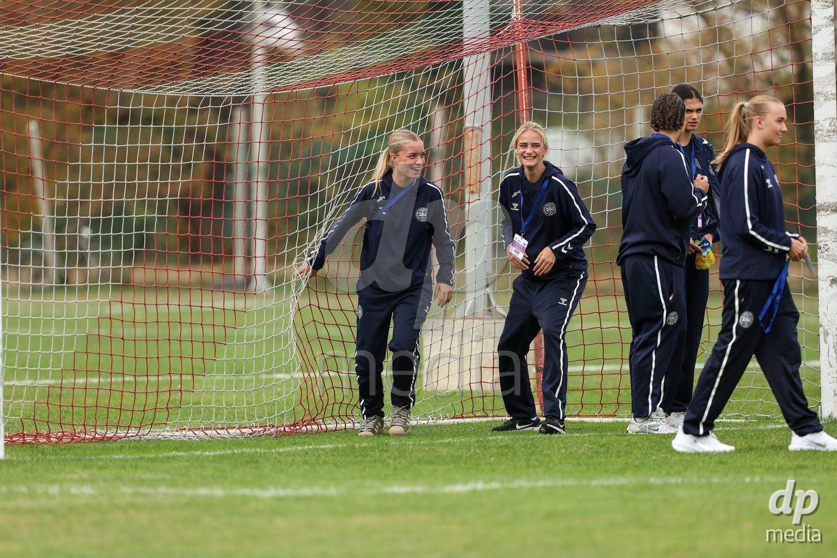 KAKANJ, BOSNIA AND HERZEGOVINA - OCTOBER 10: Evelina Thygesen and Mille Kjaergaard of Denmark inspects the pitch prior to the UEFA Womens European Under-19 Qualifier match between Denmark and Bosnia and Herzegovina at Mladost Stadium on October 10, 2026 in Kakanj, Bosnia and Herzegovina. Photo: Armin Durgut/Pixsell/DP Media