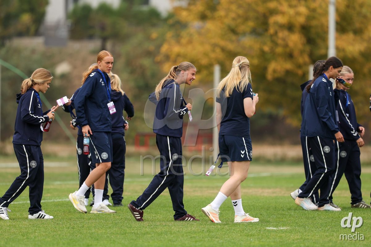 KAKANJ, BOSNIA AND HERZEGOVINA - OCTOBER 10: Players Of Denmark inspects the pitch prior to the UEFA Womens European Under-19 Qualifier match between Denmark and Bosnia and Herzegovina at Mladost Stadium on October 10, 2026 in Kakanj, Bosnia and Herzegovina. Photo: Armin Durgut/Pixsell/DP Media