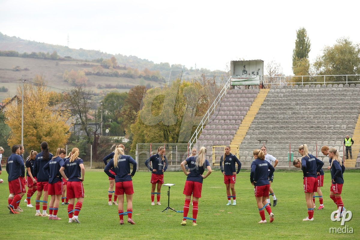 KAKANJ, BOSNIA AND HERZEGOVINA - OCTOBER 10: Players of Denmark warms up before the UEFA Womens European Under-19 Qualifier match between Denmark and Bosnia and Herzegovina at Mladost Stadium on October 10, 2026 in Kakanj, Bosnia and Herzegovina. Photo: Armin Durgut/Pixsell/DP Media
