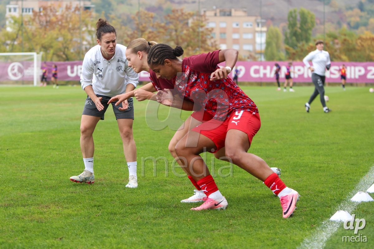 ZENICA, BOSNIA AND HERZEGOVINA - OCTOBER 10: Melina Scodeller, Liel Rickenbach of Switzerland and Tiffany Vonnez of Switzerland warms up before the UEFA Womens European Under-19 Qualifier match between Switzerland and England at FF BH Football Training Centre on October 10, 2026 in Zenica, Bosnia and Herzegovina. Photo: Denis Kapetanovic/Pixsell/DP Media