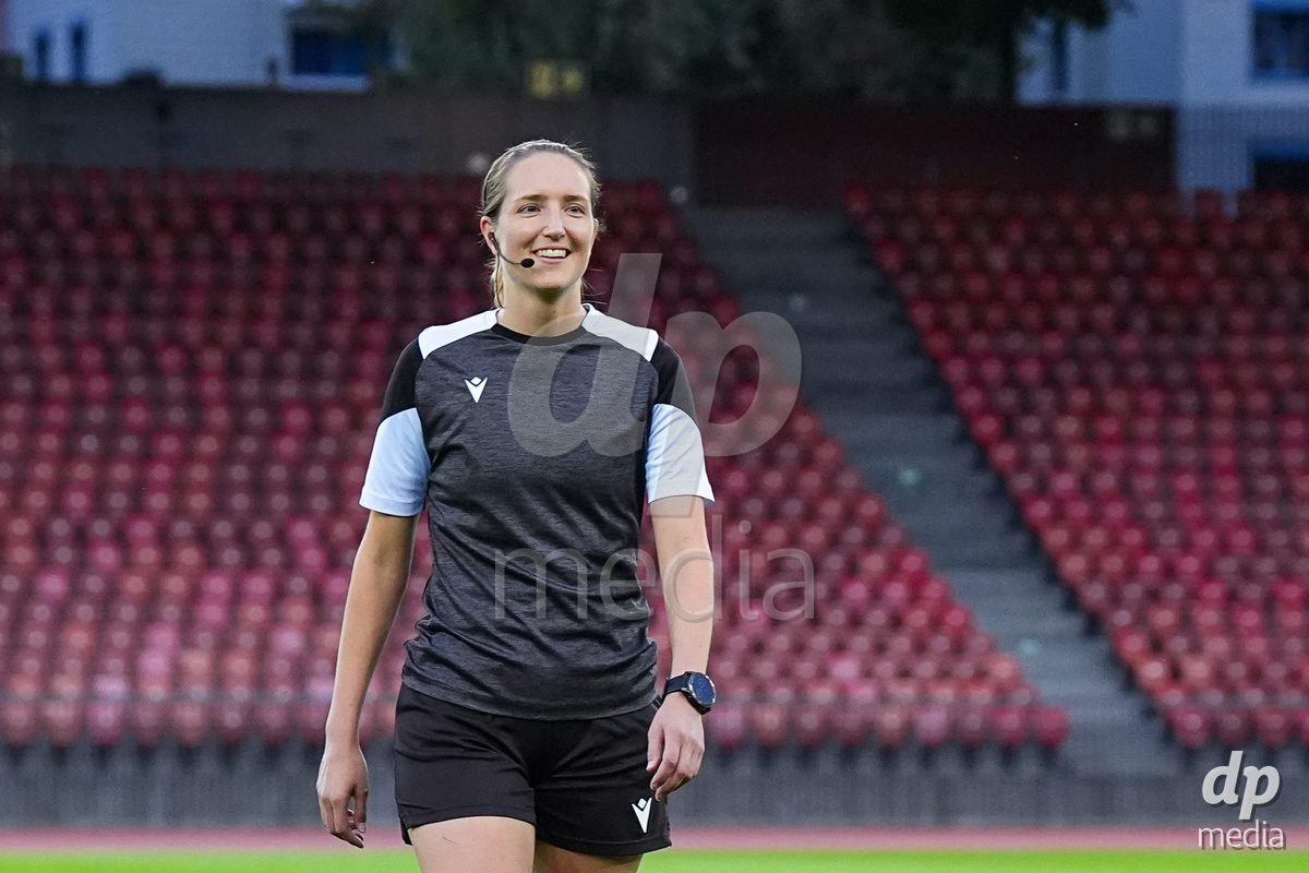 ZURICH, SWITZERLAND - OCTOBER 2: Referee Nadine Reichmuth loosk on during the AXA Women's Super League match between GC Frauenfussball and FC Zurich at Letzigrund on October 2, 2026 in Zurich, Switzerland.