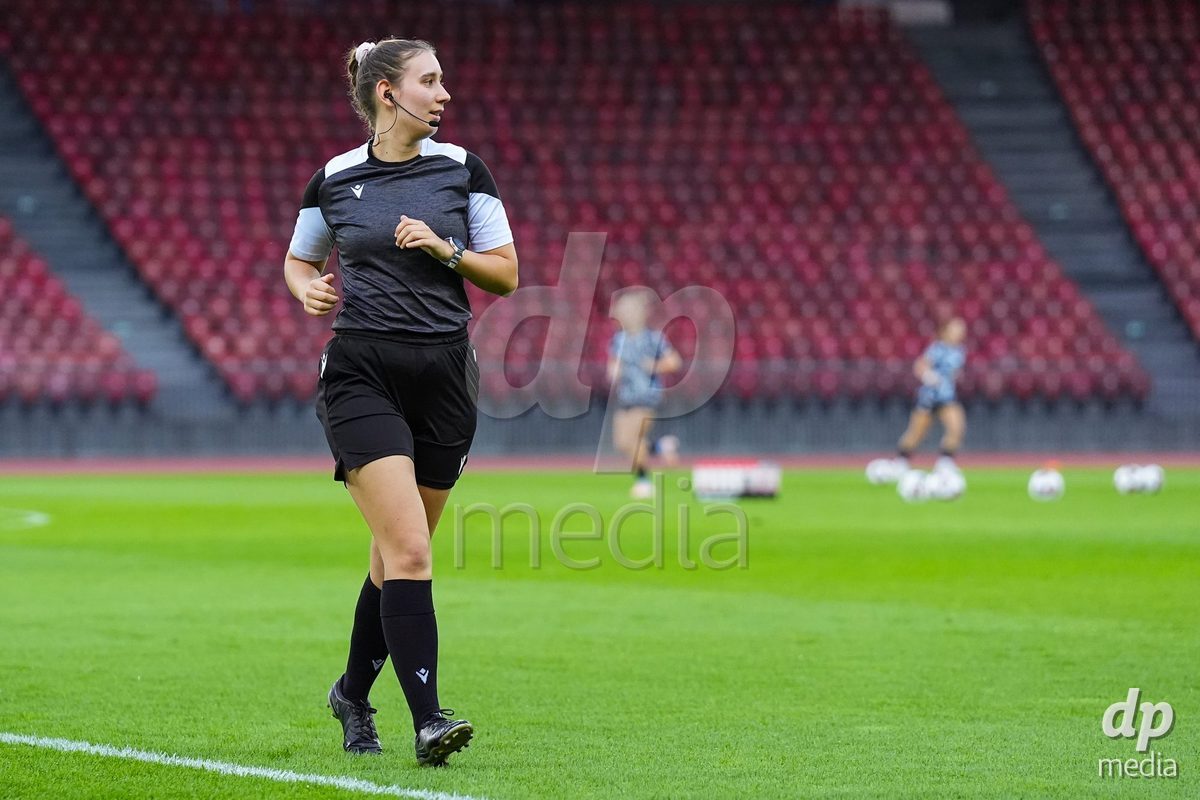 ZURICH, SWITZERLAND - OCTOBER 2: Assistant referee Pauline Caballero during the AXA Women's Super League match between GC Frauenfussball and FC Zurich at Letzigrund on October 2, 2026 in Zurich, Switzerland.