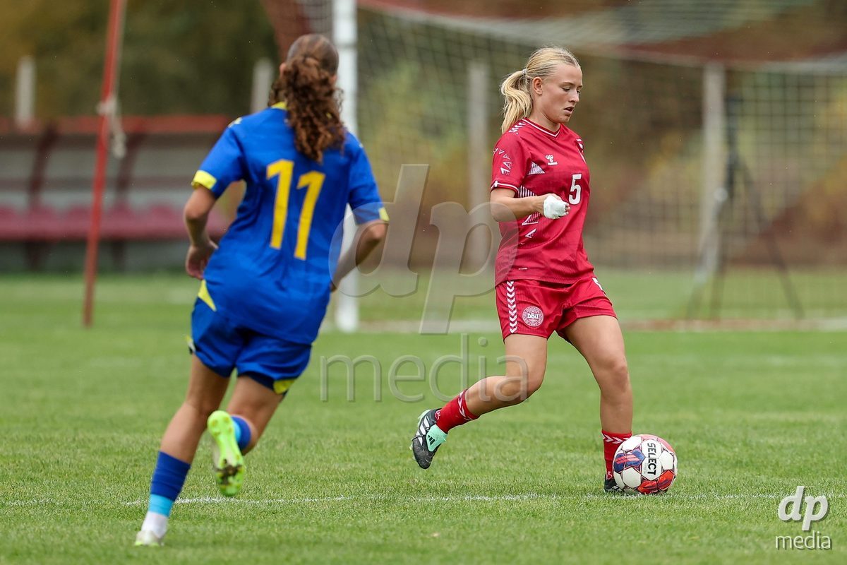 KAKANJ, BOSNIA AND HERZEGOVINA - OCTOBER 10: Astrid Engsig-Karup of Denmark runs with the ball during the UEFA Womens European Under-19 Qualifier match between Denmark and Bosnia and Herzegovina at Mladost Stadium on October 10, 2026 in Kakanj, Bosnia and Herzegovina. Photo: Armin Durgut/Pixsell/DP Media