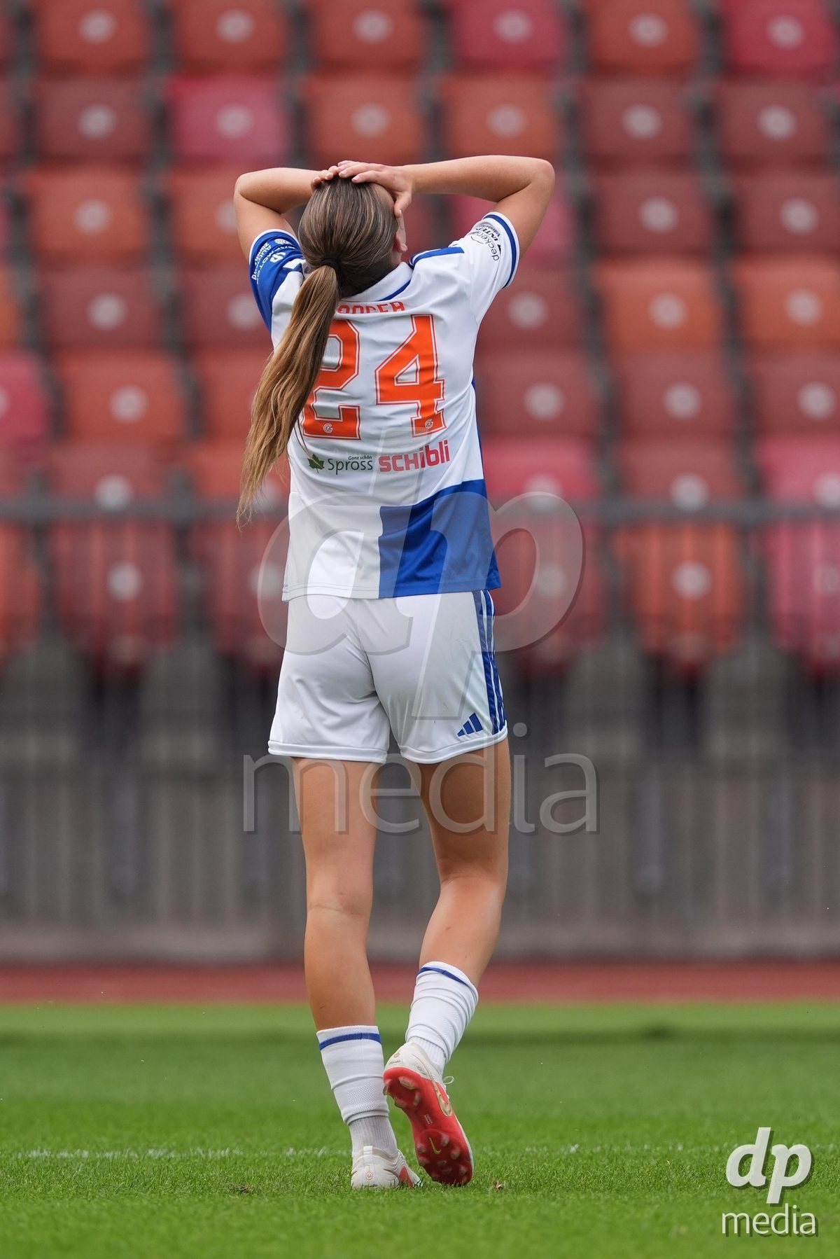 Schweiz: AXA Women's Super League 2026/2027, GC Frauenfussball vs FC Rapperswil-Jona - Stadion Letzigrund, Zürich: Giulia Looser (24 Grasshoppers) enttäuscht nach einer grossen Möglichkeit