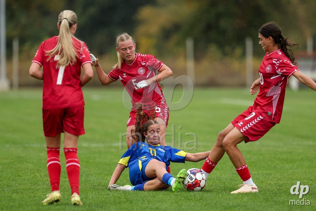 KAKANJ, BOSNIA AND HERZEGOVINA - OCTOBER 10: Astrid Engsig-Karup of Denmark, Sara Mujdzic of Bosnia and Herzegovina and Mila Bischoff of Denmark during the UEFA Womens European Under-19 Qualifier match between Denmark and Bosnia and Herzegovina at Mladost Stadium on October 10, 2026 in Kakanj, Bosnia and Herzegovina. Photo: Armin Durgut/Pixsell/DP Media
