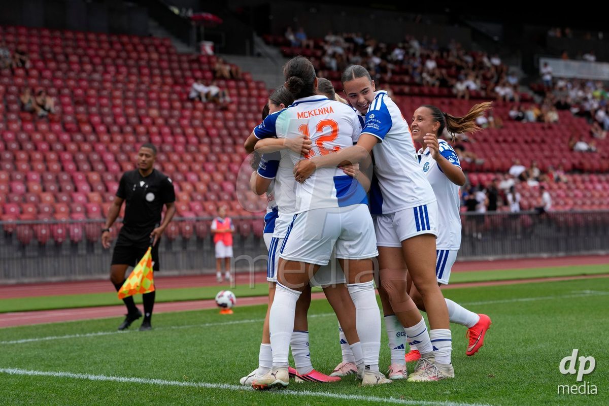 Schweiz: AXA Women's Super League 2026/2027, GC Frauenfussball vs FC Rapperswil-Jona - Stadion Letzigrund, Zürich: Ilaria Nerea Maddaloni (33 Grasshoppers) jubelt nach ihrem Tor zum 2:0 mit dem Team