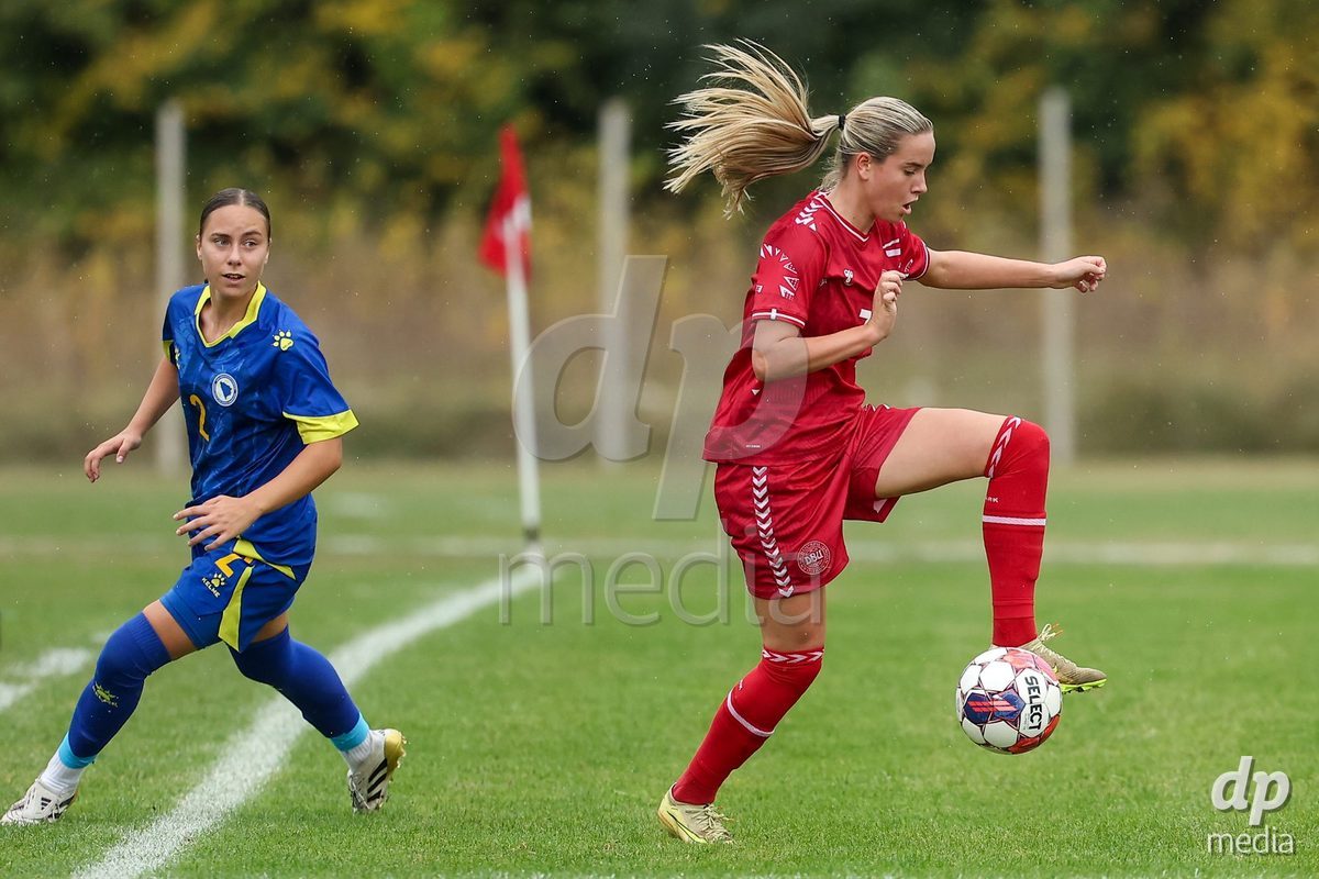 KAKANJ, BOSNIA AND HERZEGOVINA - OCTOBER 10: Lamija Bjelica of Bosnia and Herzegovina and Nellie Mulvad Gejel of Denmark during the UEFA Womens European Under-19 Qualifier match between Denmark and Bosnia and Herzegovina at Mladost Stadium on October 10, 2026 in Kakanj, Bosnia and Herzegovina. Photo: Armin Durgut/Pixsell/DP Media