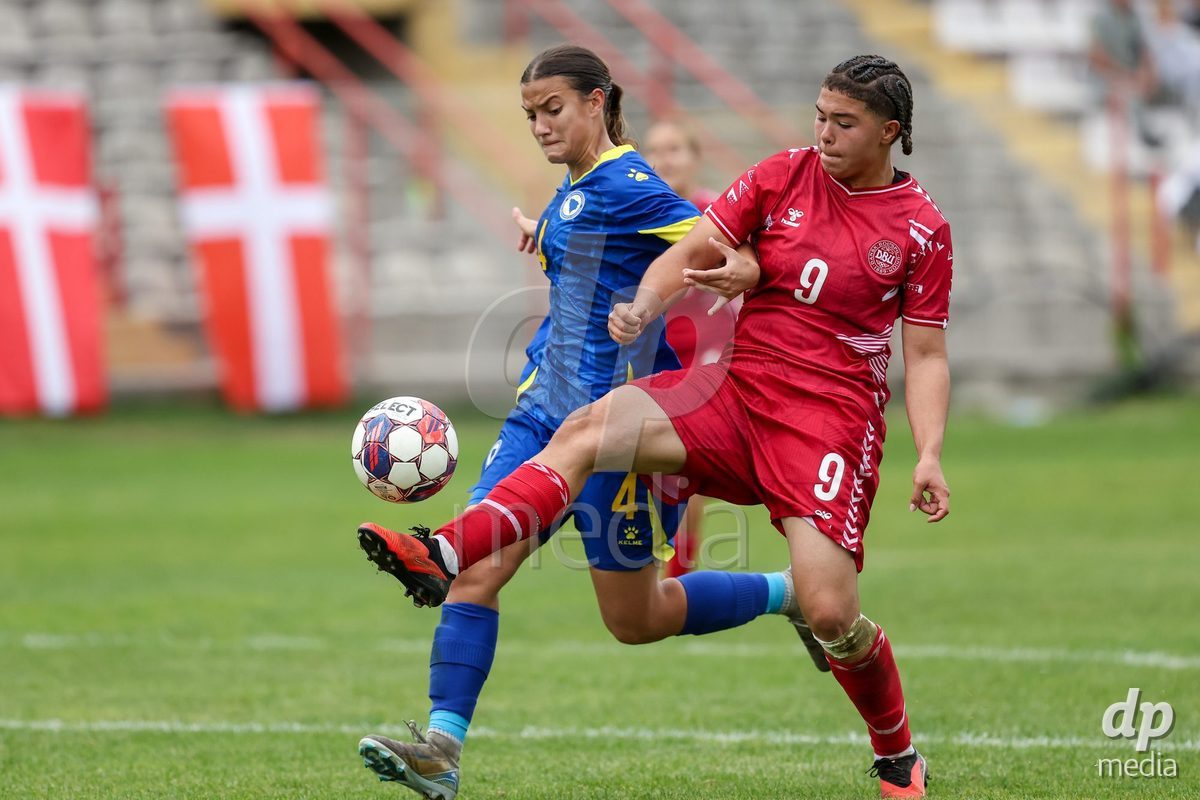 KAKANJ, BOSNIA AND HERZEGOVINA - OCTOBER 10: Marija Maslac of Bosnia and Herzegovina and Thea Petersen of Denmark during the UEFA Womens European Under-19 Qualifier match between Denmark and Bosnia and Herzegovina at Mladost Stadium on October 10, 2026 in Kakanj, Bosnia and Herzegovina. Photo: Armin Durgut/Pixsell/DP Media