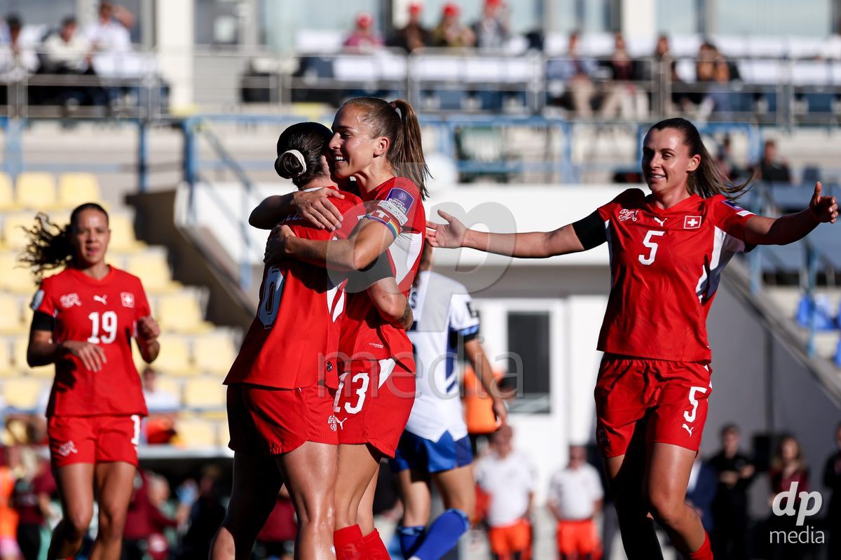 09.10.2026; Mezokovesd, Fussball - UEFA Women's European Qualifiers Playoff Round 1- Israel vs Schweiz: Lia Walti (SUI), Geraldine Reuteler (SUI), Noelle Maritz (SUI)(Pal Gollner/)