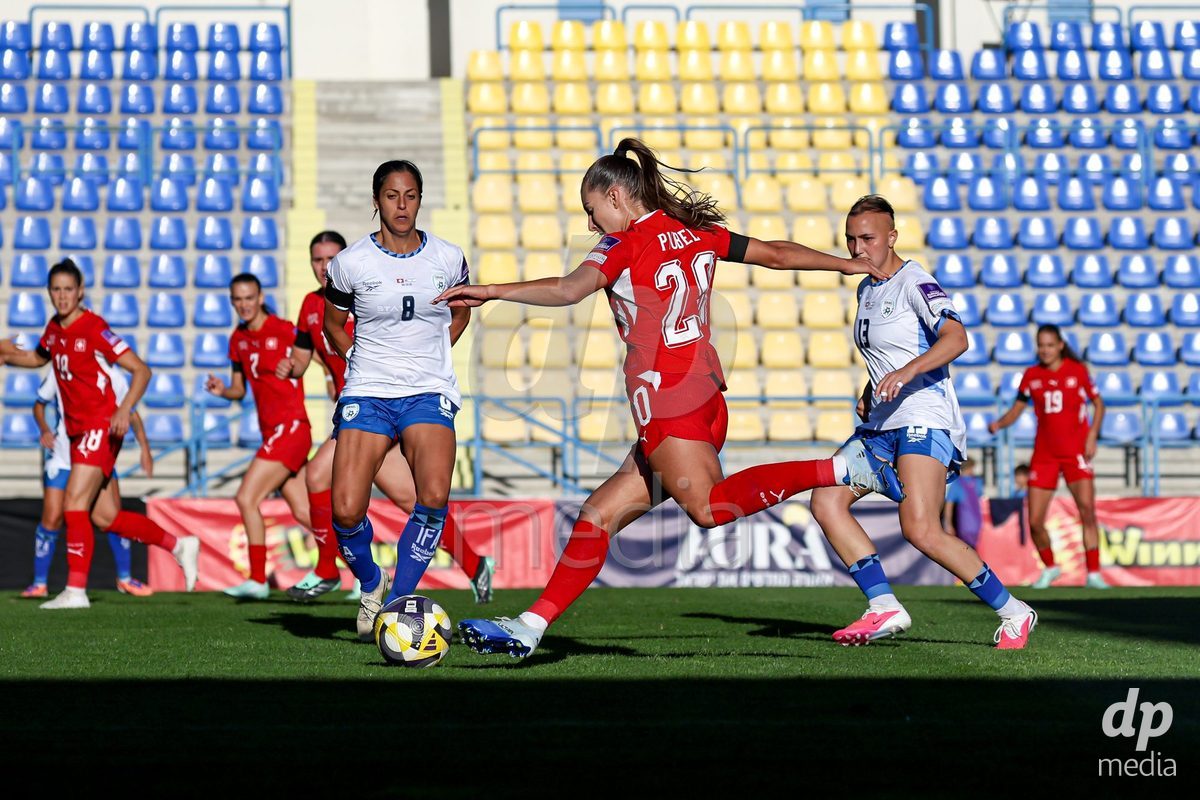 09.10.2026; Mezokovesd, Fussball - UEFA Women's European Qualifiers Playoff Round 1- Israel vs Schweiz: Seraina Piubel (SUI), Shani David (ISR), Zohar Cohen (ISR)(Pal Gollner/)