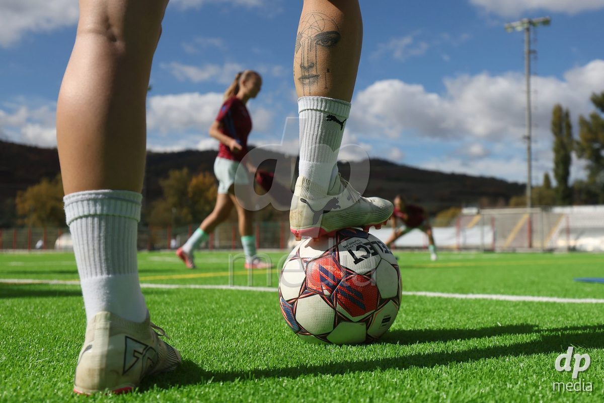 KAKANJ, BOSNIA AND HERZEGOVINAP - OCTOBER 13: Players of Switzeland warms up prior to the UEFA Womens European Under-19 Qualifier match between Denmark and Switzerland at Mladost Stadium on October 13, 2026 in Kakanj, Bosnia and Herzegovina. Photo: Armin Durgut/Pixsell/DP Media