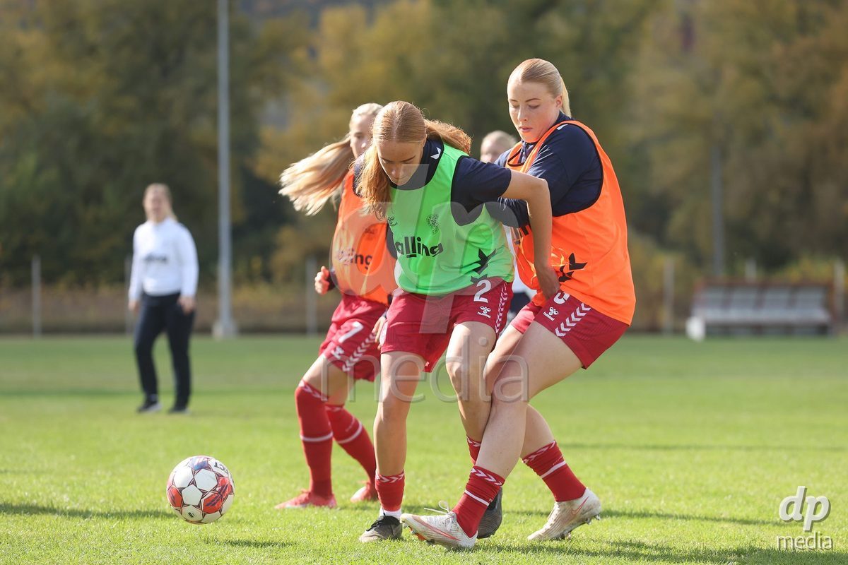 KAKANJ, BOSNIA AND HERZEGOVINA - OCTOBER 13: Andrea Jeppesen of Denmark and Asta Kynde of Denmark warms up prior to the UEFA Womens European Under-19 Qualifier match between Denmark and Switzerland at Mladost Stadium on October 13, 2026 in Kakanj, Bosnia and Herzegovina. Photo: Armin Durgut/Pixsell/DP Media
