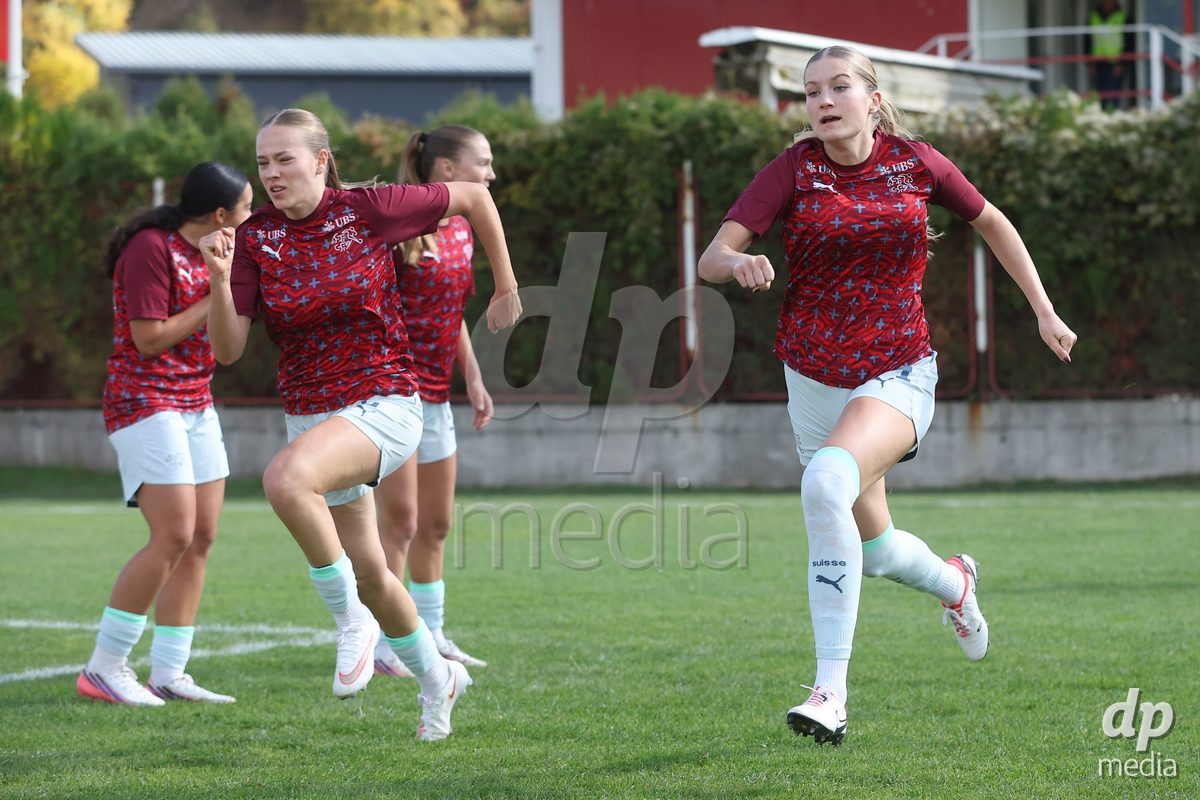 KAKANJ, BOSNIA AND HERZEGOVINA - OCTOBER 13: Liel Rickenbach of Switzerland and Valentina Gerlof of Switzerland warms up prior to the UEFA Womens European Under-19 Qualifier match between Denmark and Switzerland at Mladost Stadium on October 13, 2026 in Kakanj, Bosnia and Herzegovina. Photo: Armin Durgut/Pixsell/DP Media