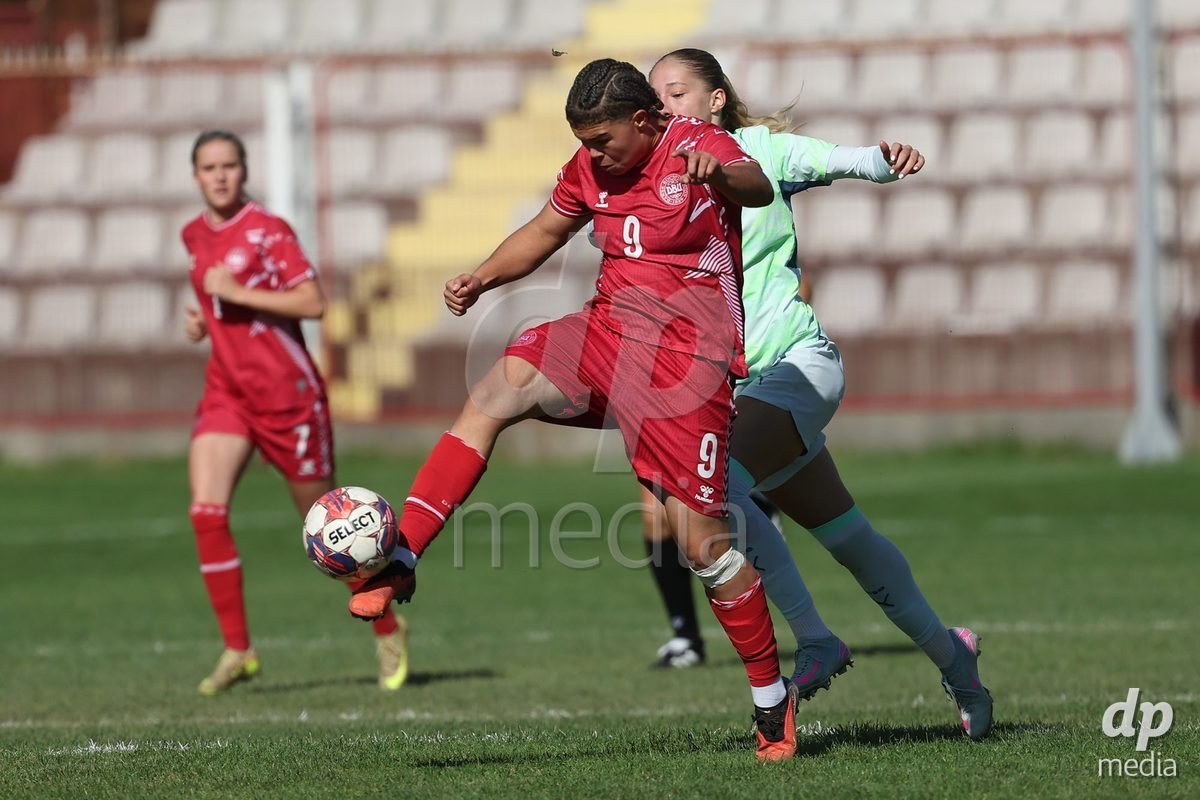 KAKANJ, BOSNIA AND HERZEGOVINA - OCTOBER 13: Thea Petersen of Denmark and Johanna Thüer of Switzerland during the UEFA Womens European Under-19 Qualifier match between Denmark and Switzerland at Mladost Stadium on October 13, 2026 in Kakanj, Bosnia and Herzegovina. Photo: Armin Durgut/Pixsell/DP Media