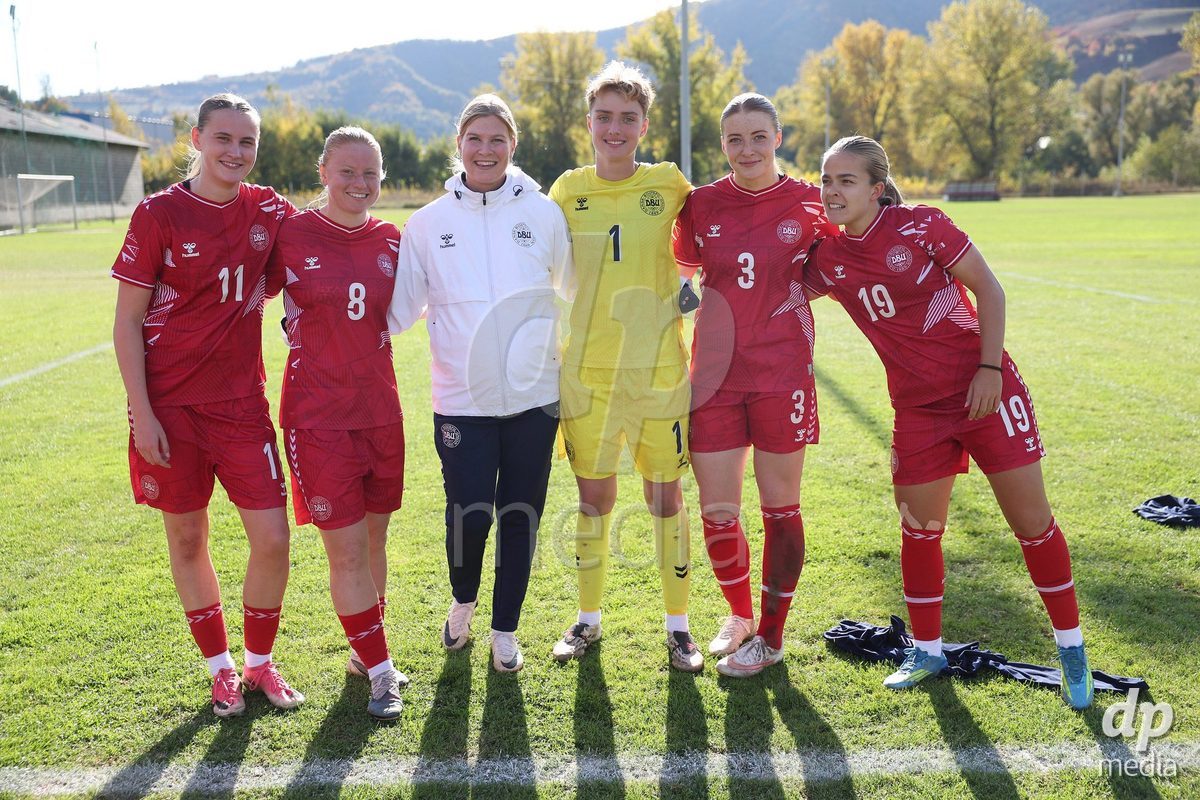 KAKANJ, BOSNIA AND HERZEGOVINA - OCTOBER 13: Andrea Thierry of Denmark, Alberte Mott of Denmark, Isabella Damm of Denmark, Asta Kynde of Denmark and Anna Pallesen of Denmark pose for a photo after the UEFA Womens European Under-19 Qualifier match between Denmark and Switzerland at Mladost Stadium on October 13, 2026 in Kakanj, Bosnia and Herzegovina. Photo: Armin Durgut/Pixsell/DP Media