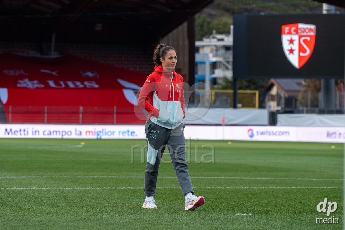 SION, SWITZERLAND, OCTOBER 13 : Livia Peng of Switzerland prior to the FIFA Women's World Cup 2027 Women's European Qualifiers Play-offs game between Switzerland and Israel at Stade de Tourbillon on October 13, 2026 in Sion, Switzerland.
