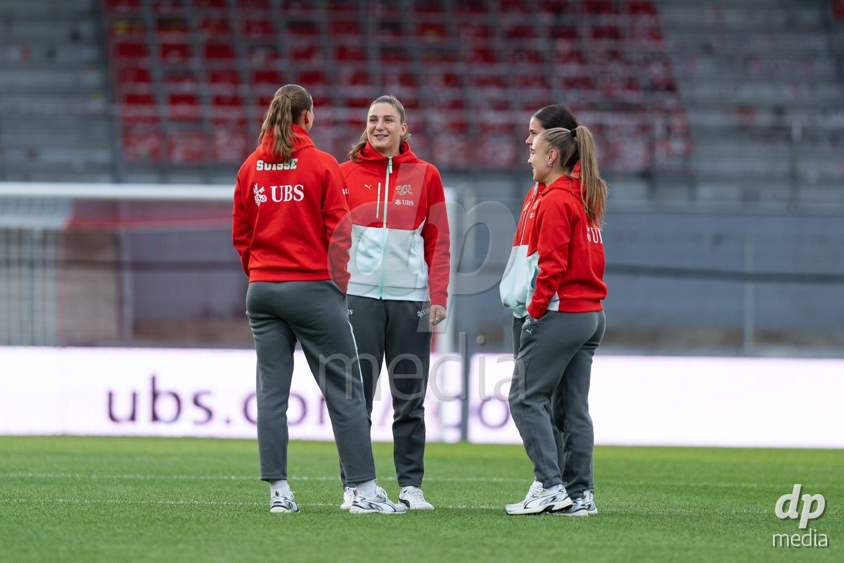SION, SWITZERLAND, OCTOBER 13 : Switzerland team prior to the FIFA Women's World Cup 2027 Women's European Qualifiers Play-offs game between Switzerland and Israel at Stade de Tourbillon on October 13, 2026 in Sion, Switzerland.